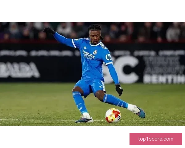 卡马文加闪耀欧冠联赛之夜引领皇马逆境崛起中场统治力尽显舞台