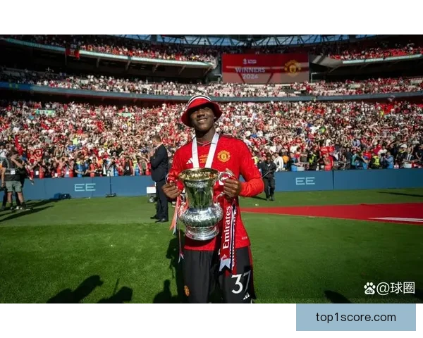 曼联训练基地为利马庆生 他感慨曼联是自己的第二个家